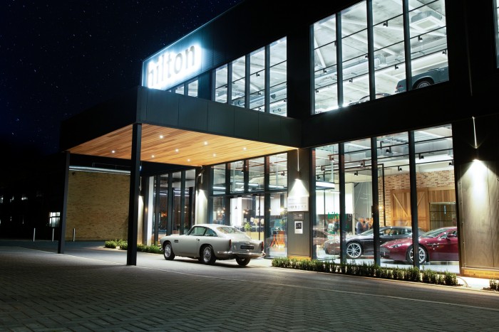 A Hilton autóhotelje durvább, mint néhány embereknek fenntartott szálloda 5