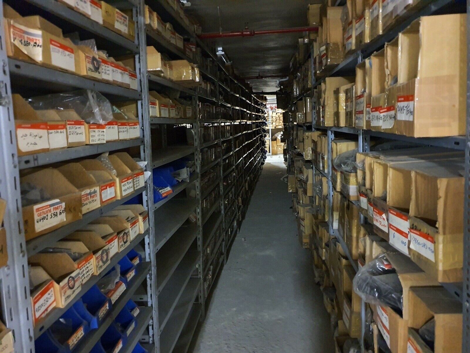 608 millióért eladó egy egész raktárnyi Honda-alkatrész 3