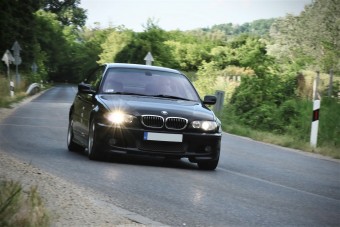 BMW E46 kéne, vagy hasonló. Van olyan egyáltalán?