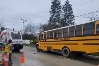 Banálisabb hülyeséget nem is követhetett volna el az iskolabusz sofőrje