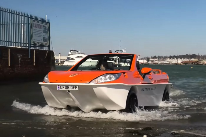 Vízen is boldogul ez a Ford, egészen szürreális a látvány