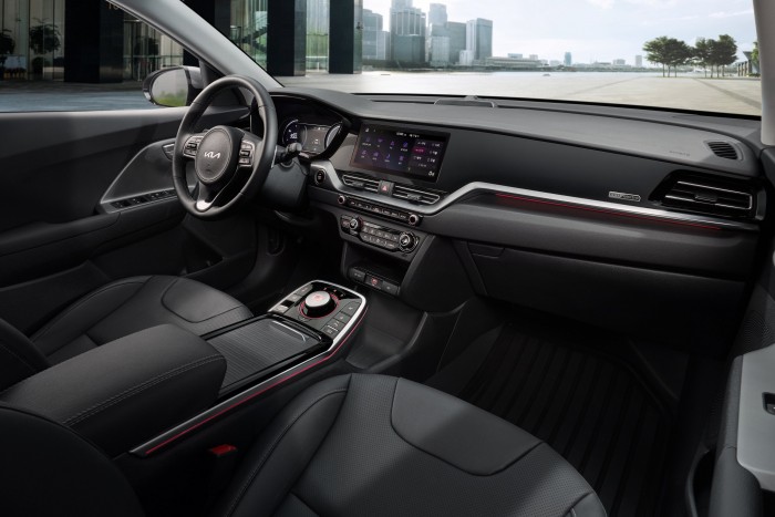 Növelt utasterű taxit épített a Kia 8