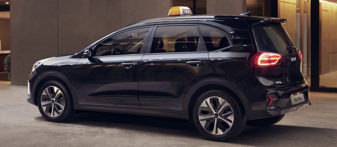 Növelt utasterű taxit épített a Kia