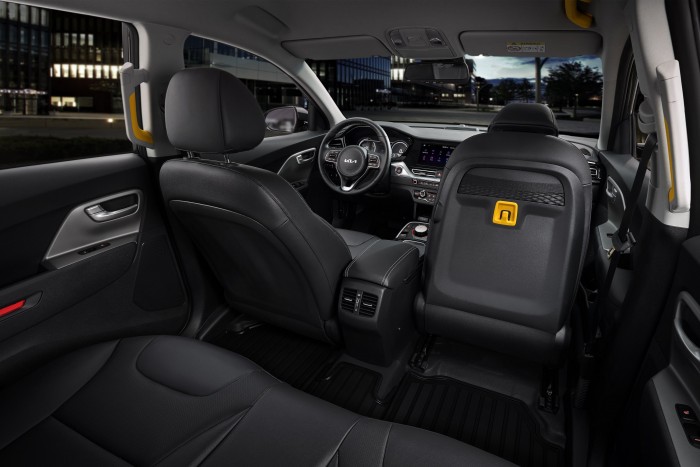 Növelt utasterű taxit épített a Kia 9