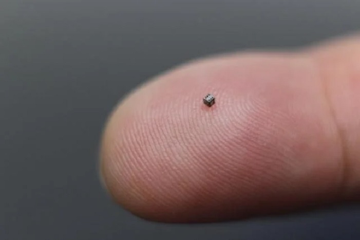 Körömpiszoknyi dobókockát hegesztett az autógyártó