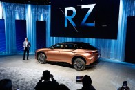 Itt az első, teljesen elektromosnak készült Lexus, az RZ 2