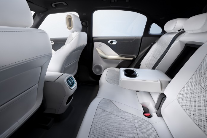 Megérkezett a német-kínai prémium szabadidőjármű 8