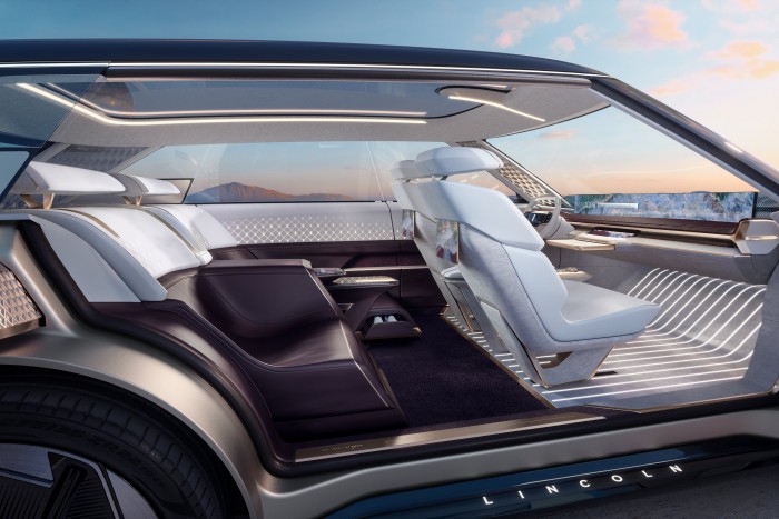 Terápiás utazógép a Lincoln luxusterepjárója 8