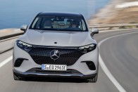 Megérkezett a Mercedes elektromos luxusterepjárója 73