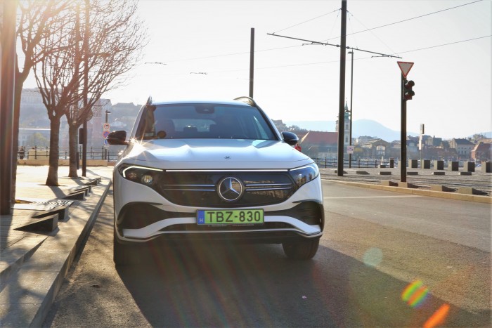 Ha már villanyautó, akkor így – Mercedes-Benz EQB 350 13