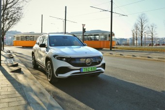 Ha már villanyautó, akkor így – Mercedes-Benz EQB 350