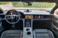 Suttogva tombol, bútort is cipel – itt az új Porsche 53