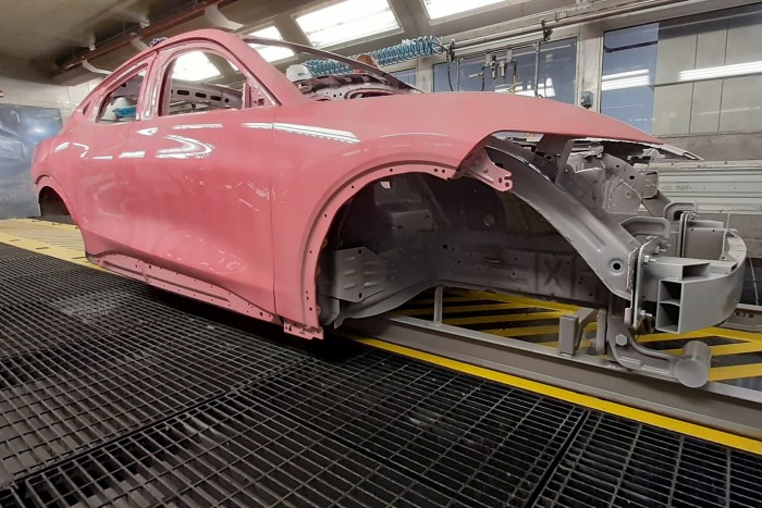 Hoppá, rózsaszín lett ez a Mustang! Maradhat? 2