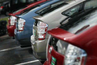 Gyorsan emeli a hibridek és a villanyautók árát a benzinpánik