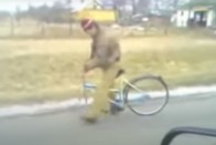 Vicces videóval üzen a rendőrség a részeg bringásoknak: ez a jó módszer! 1