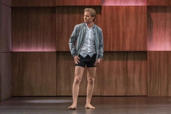 Alsógatyára vetkőzött a Forma-1-es világbajnok