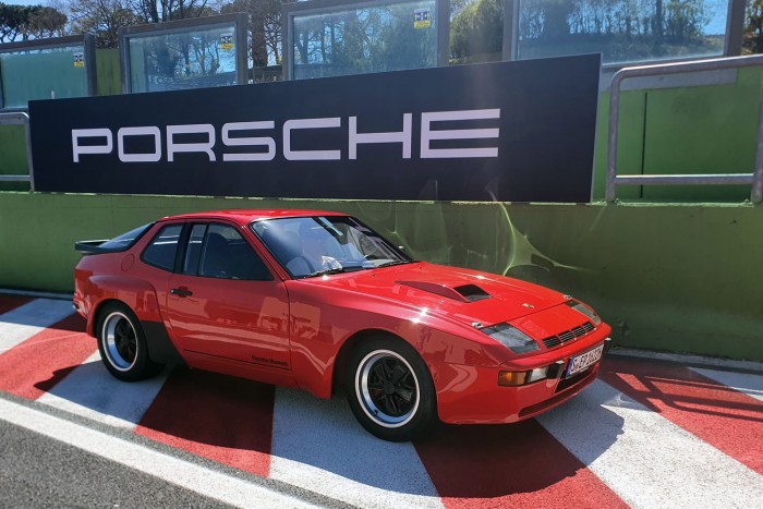 Kipróbáltuk, 40 évesen is lehengerlő ez a Porsche 59 Kipróbáltuk, 40 évesen is lehengerlő ez a Porsche 59