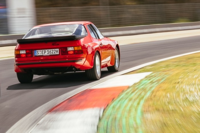 Kipróbáltuk, 40 évesen is lehengerlő ez a Porsche 61 Kipróbáltuk, 40 évesen is lehengerlő ez a Porsche 61