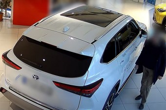 Óbudai szalonokban álló autókból lopkodta az alkatrészeket, a kamerákra nem gondolt