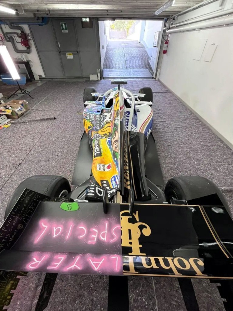 Felemás festésű autó a legendának 4 | Vezess Felemás festésű autó a legendának 4