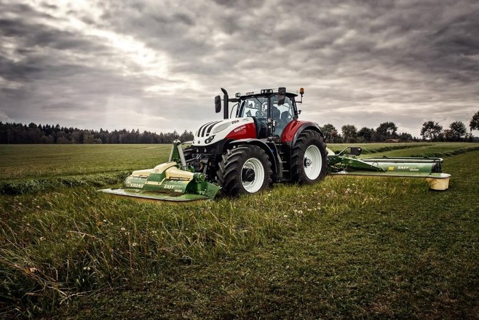 Piros pont jár ennek a traktornak