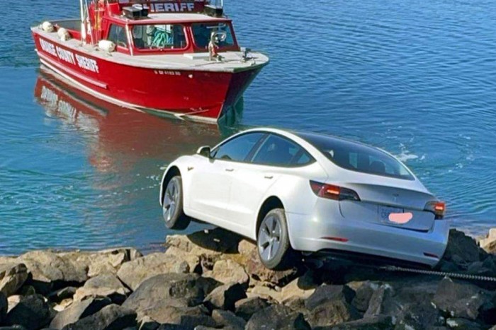 Ezért veszélyes villanyautóval parkolni