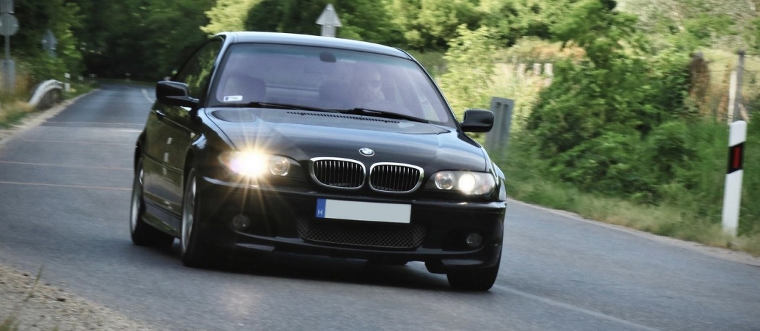BMW E46 kéne, vagy hasonló. Van olyan egyáltalán?