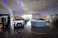 Mi az, amit nem tud a BMW, de a Lexus igen? 22