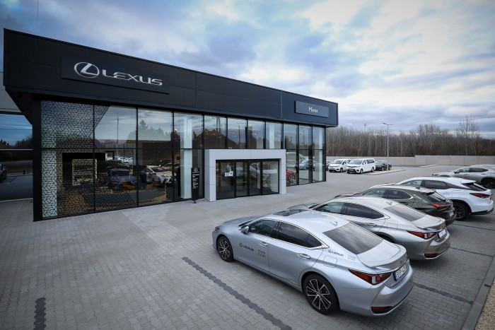 Mi az, amit nem tud a BMW, de a Lexus igen? 26 Mi az, amit nem tud a BMW, de a Lexus igen? 26