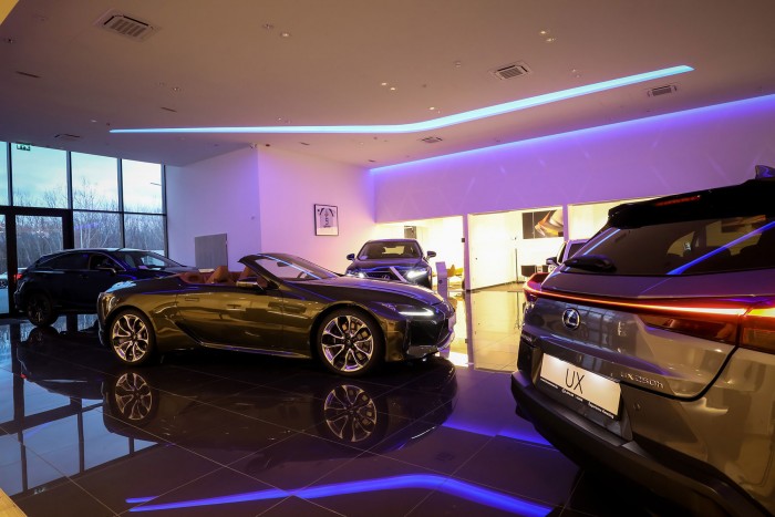 Mi az, amit nem tud a BMW, de a Lexus igen? 23 Mi az, amit nem tud a BMW, de a Lexus igen? 23