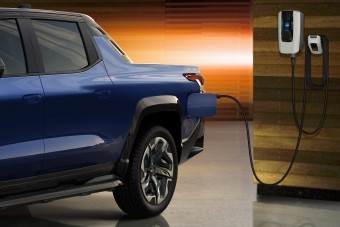 Ha meleged van, messzebb visz az autód