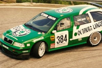 Vérszomjas Škoda Octavia kombi, ami leforogta a 9000-et 