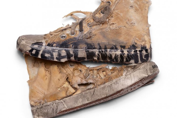 680 ezret kérnek a mocskos, szakadt edzőcipőért