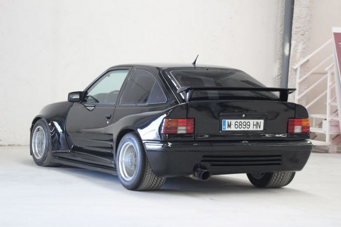 Jól áll ennek az öreg Opelnek a Ferrari-szerű kabát? 3