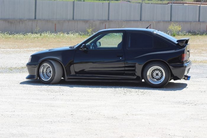 Jól áll ennek az öreg Opelnek a Ferrari-szerű kabát? 5