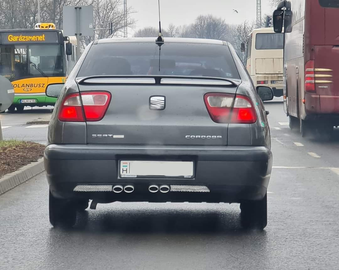 Ezek a magyar “tuningművészek” nagyon eltévedtek félúton 4 Ezek a magyar “tuningművészek” nagyon eltévedtek félúton 4