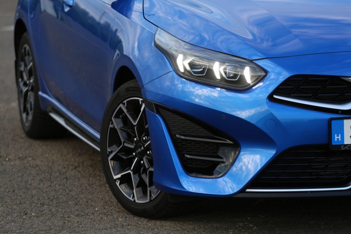 Szidni nem érdemes, szeretni egyszerűbb – Kia Ceed 6