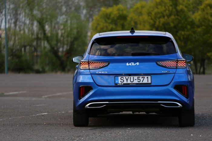 Szidni nem érdemes, szeretni egyszerűbb – Kia Ceed 14