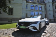 Kisebb, de nem kevesebb – Vezettük a Mercedes-Benz EQE-t! 2