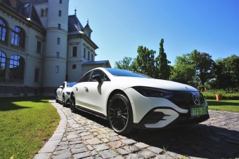 Kisebb, de nem kevesebb – Vezettük a Mercedes-Benz EQE-t!