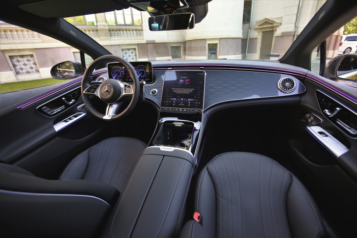 Kisebb, de nem kevesebb – Vezettük a Mercedes-Benz EQE-t! 63 Kisebb, de nem kevesebb – Vezettük a Mercedes-Benz EQE-t! 63
