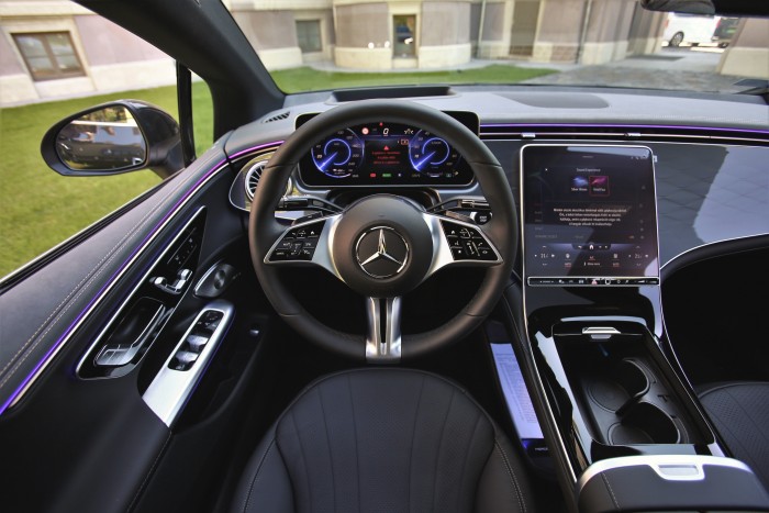 Kisebb, de nem kevesebb – Vezettük a Mercedes-Benz EQE-t! 68 Kisebb, de nem kevesebb – Vezettük a Mercedes-Benz EQE-t! 68