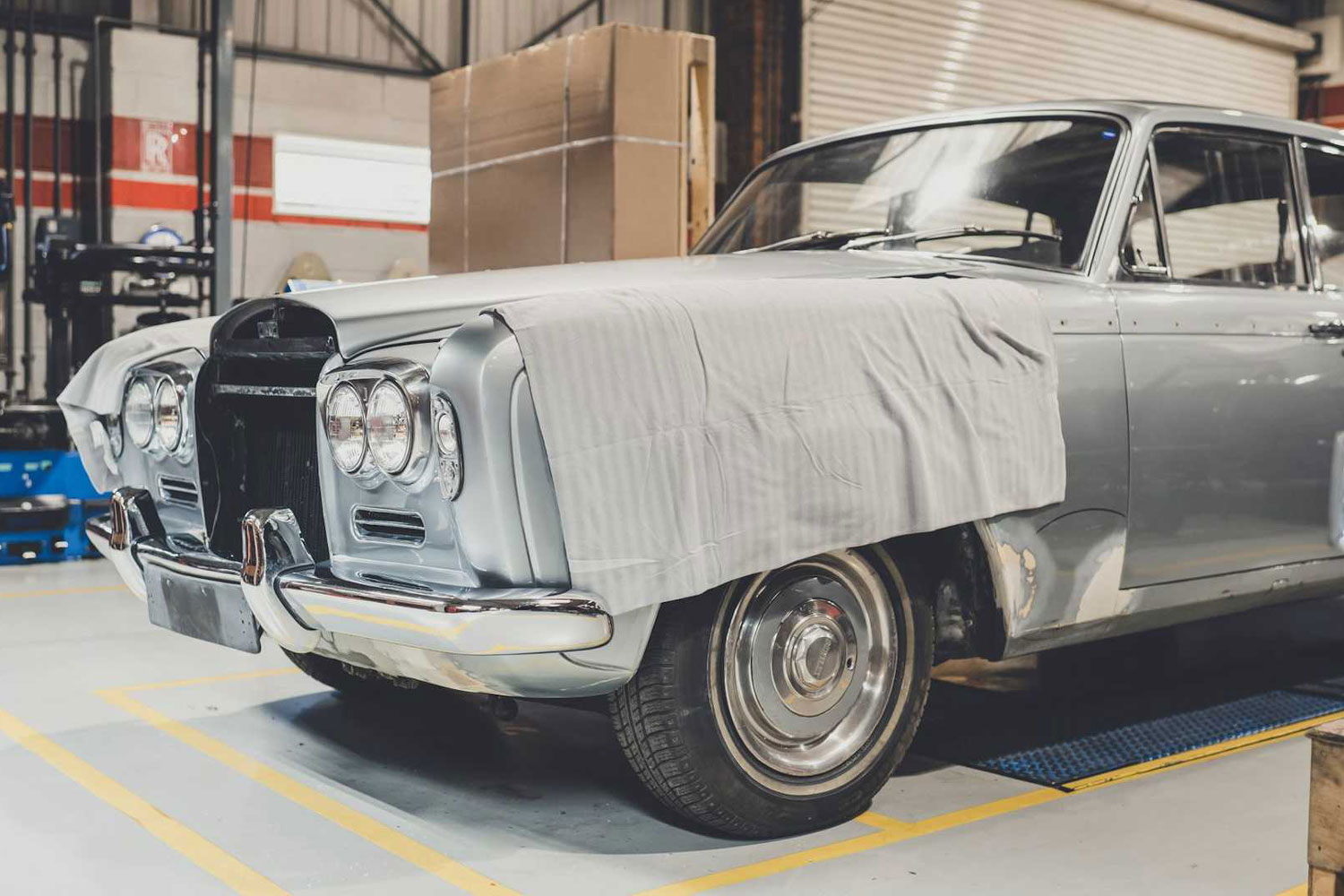 57 évig kallódott a gyárban ez a különleges autó 1