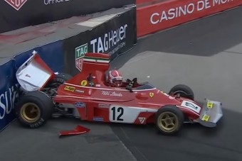 F1: Leclerc falhoz vágta Niki Lauda egykori autóját 