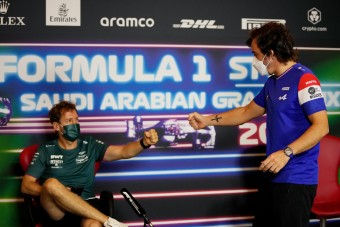 F1: Alonsóra cserélné Vettelt az Aston Martin