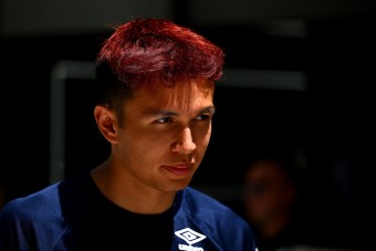 Vörösre festette haját az F1-pilóta