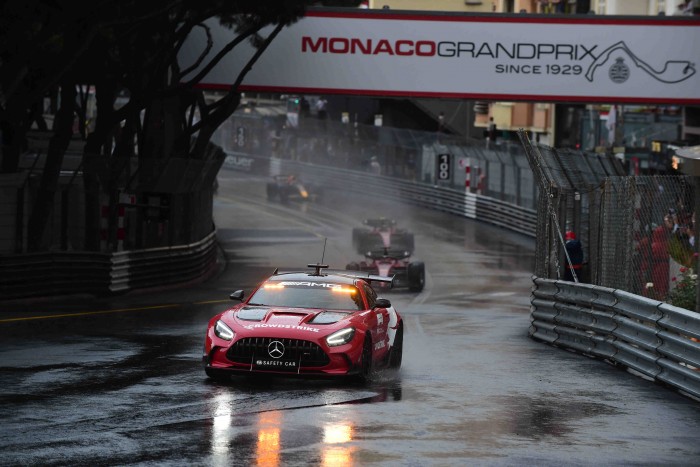 F1: Áramszünet miatt csúszott a monacói rajt