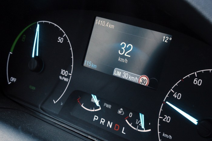 Maguktól lassítanak a Ford furgonjai 8