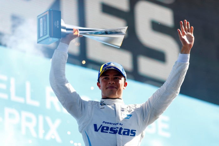 Világbajnok debütál az F1-ben 1 Világbajnok debütál az F1-ben 1