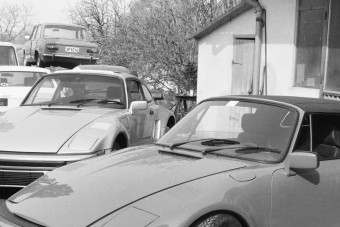 Szürreális fotók: Porsche és Lamborghini egy magyar szerelő udvarán 1987-ben